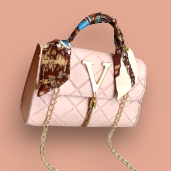 NWT !!:Beautiful Pink Argyle Embossed Crossbody Shoulder Bag with Scarf!!✨️💕✨️ - Picture 9 of 12